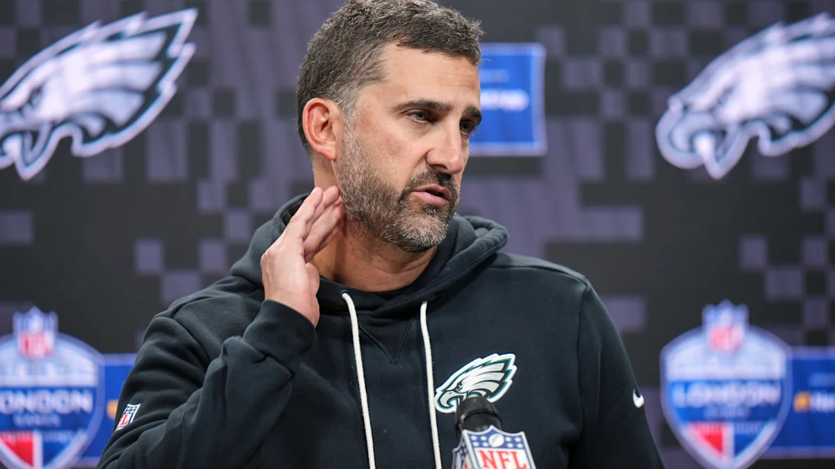 Nick Sirianni durante entrevista coletiva dos Eagles.