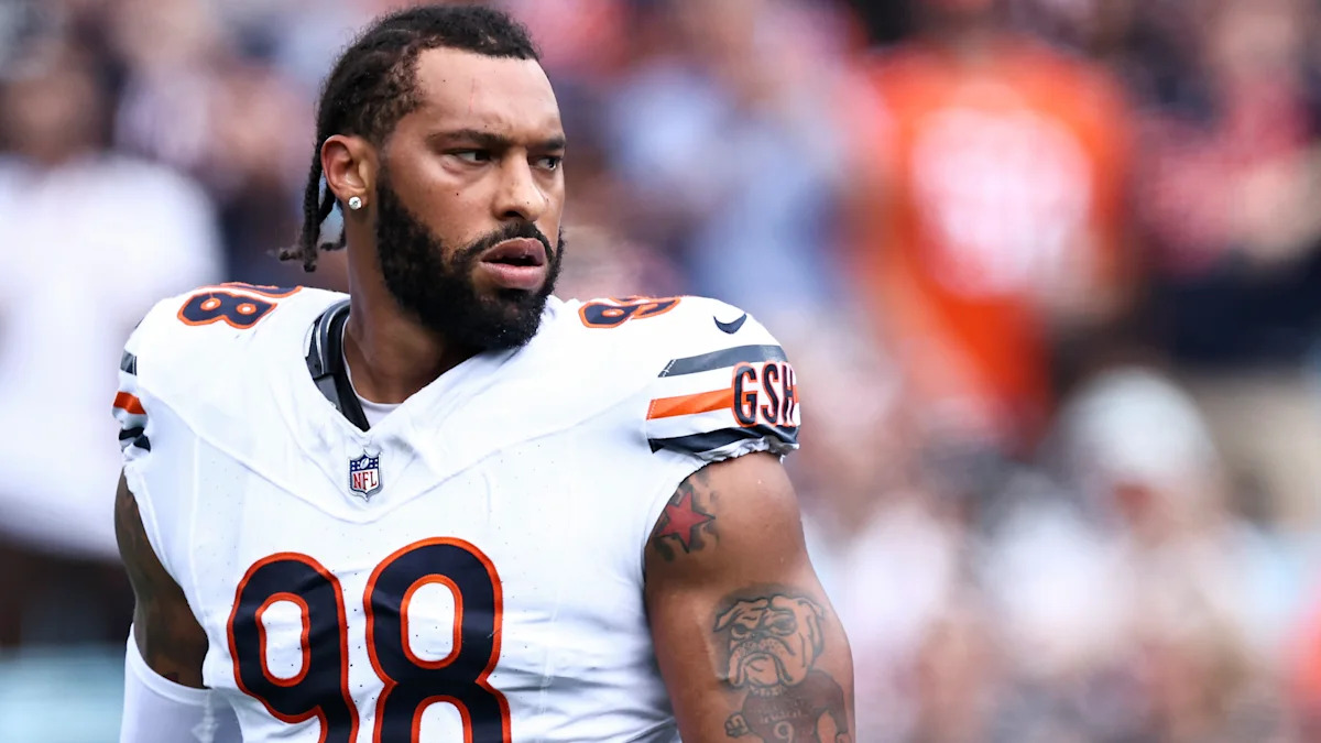 Montez Sweat comemora um sack contra os Panthers, em 13 de setembro de 2026.