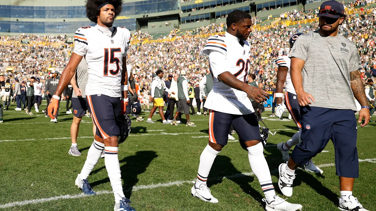 Rome Odunze deixa o campo após Bears x Packers, em 11 de outubro de 2026.
