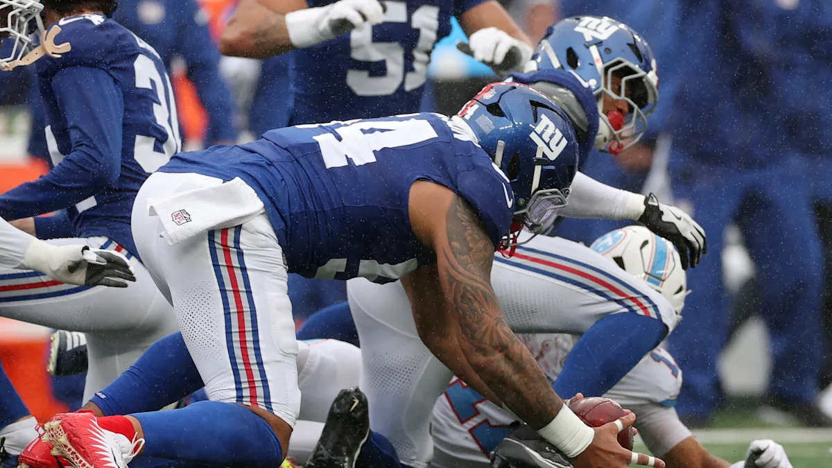 Defensores dos Giants alinhados antes de uma jogada.