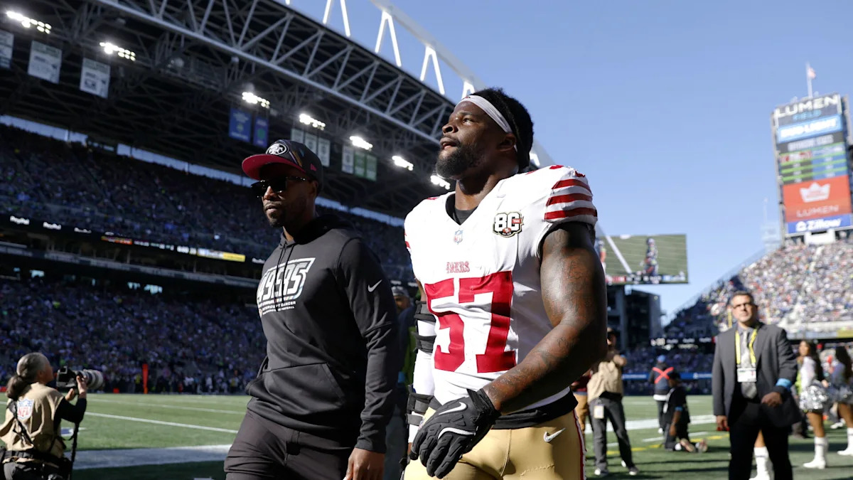 Dre Greenlaw em campo pelos 49ers.