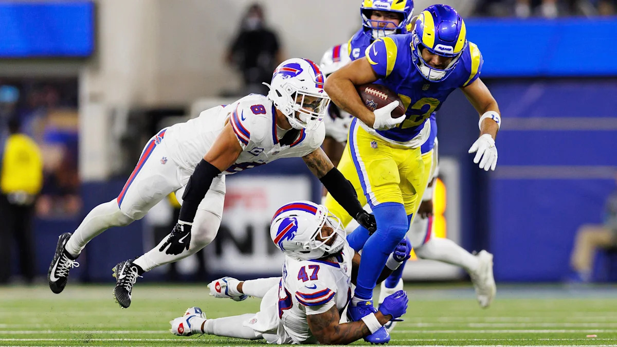 Puka Nacua avança com a bola contra os Bills, em 12 de outubro de 2026.
