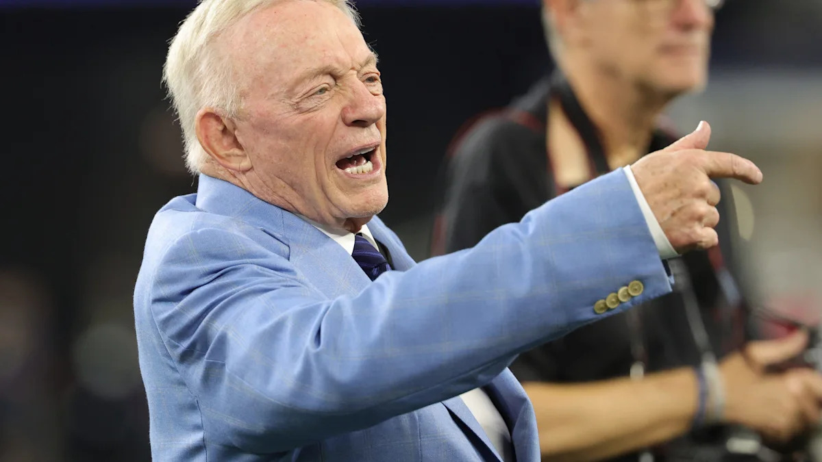 Jerry Jones durante o jogo dos Cowboys contra os Buccaneers.
