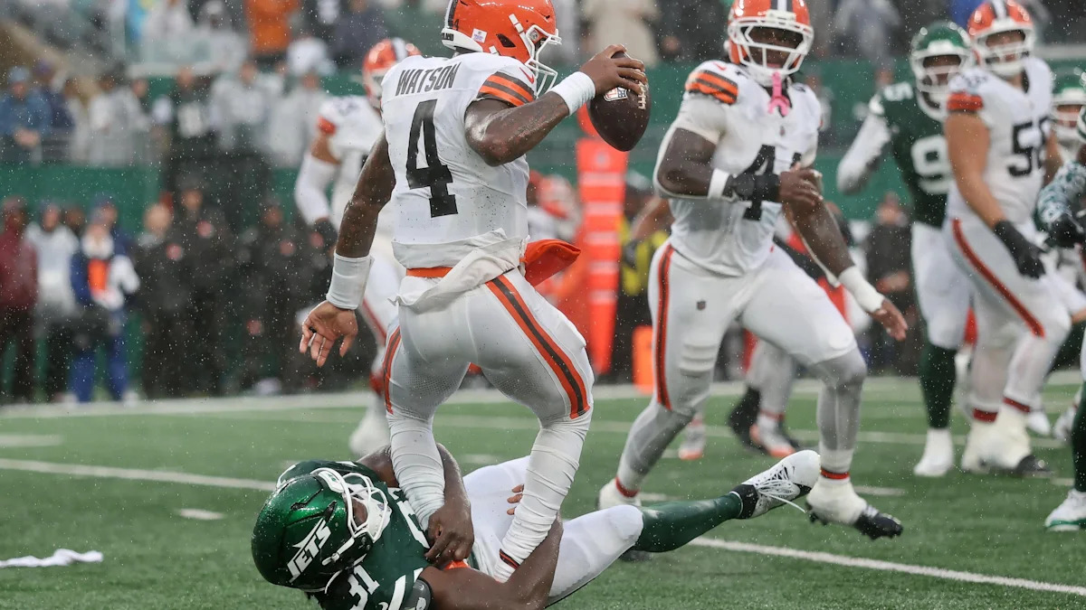 Deshaun Watson diante da pressão dos Jets.