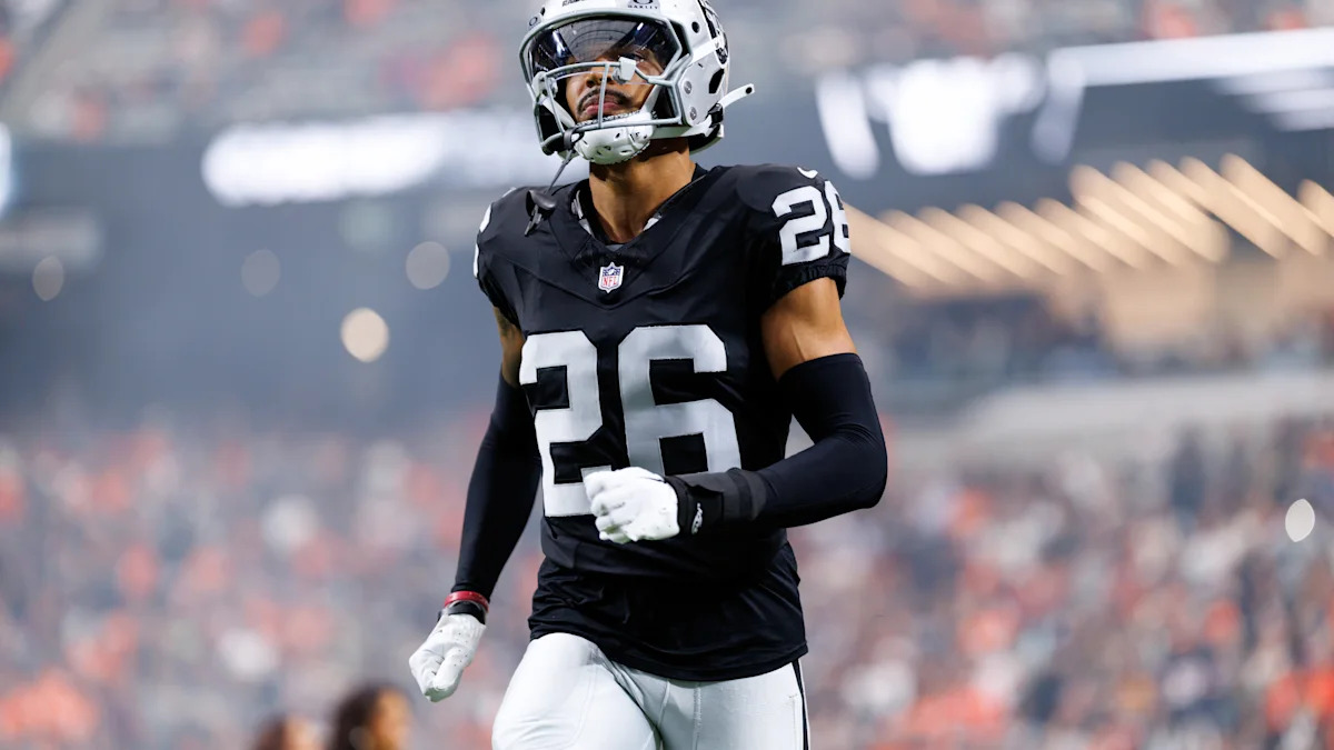 Darien Porter em campo pelo Las Vegas Raiders.
