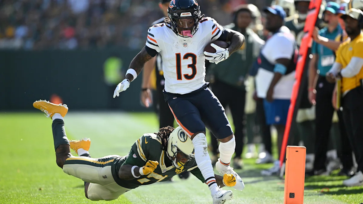 Zavion Thomas corre contra os Packers em 11 de outubro de 2026.