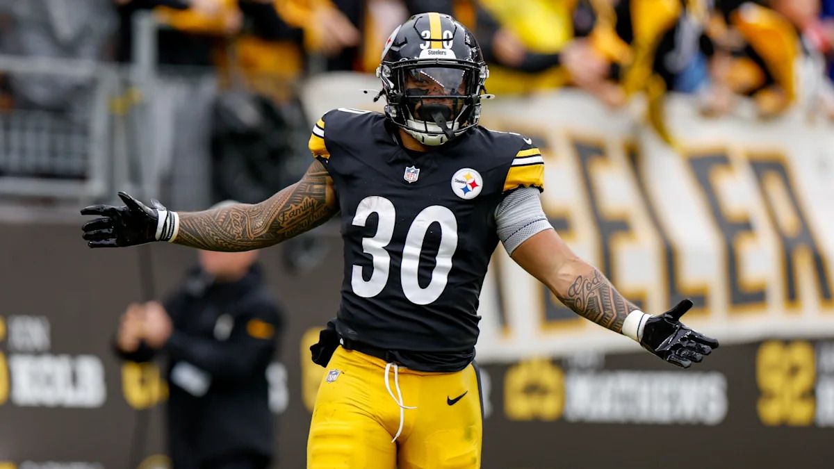Jaylen Warren em campo pelo Pittsburgh Steelers.