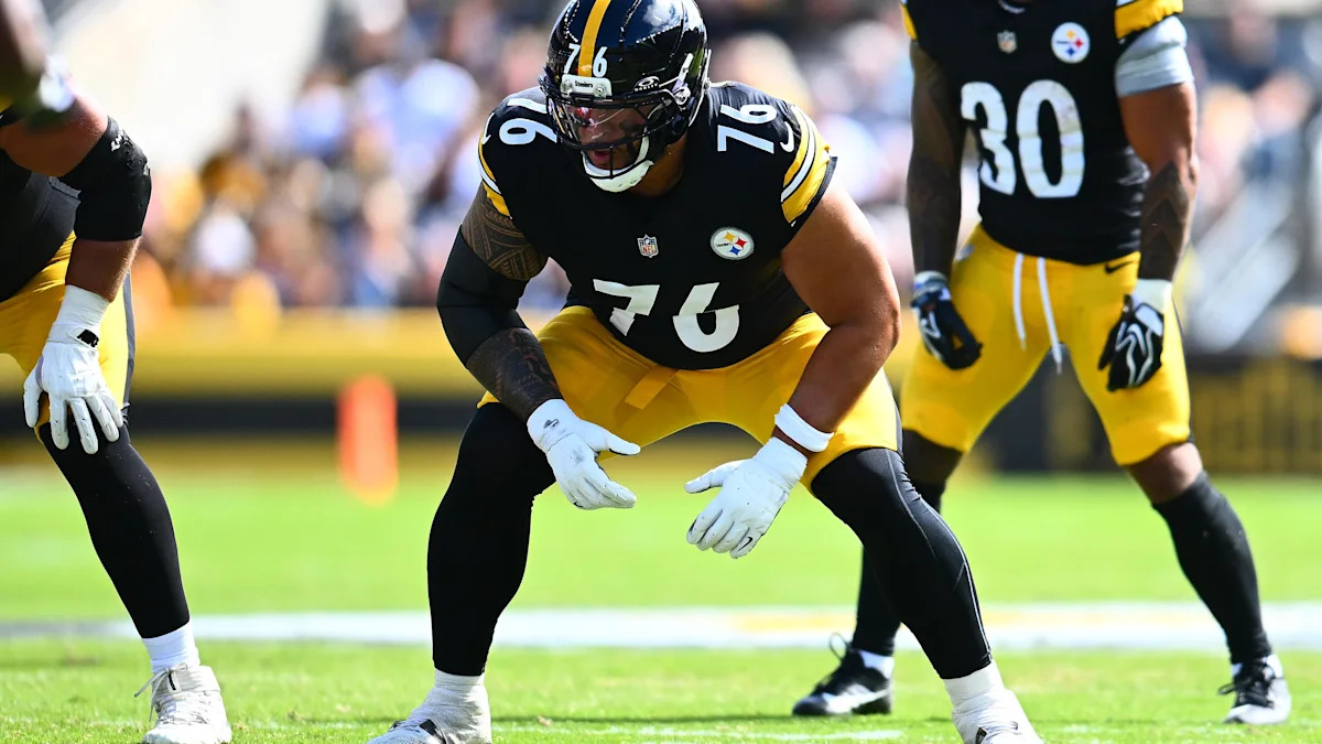 Linha ofensiva do Pittsburgh Steelers em ação.