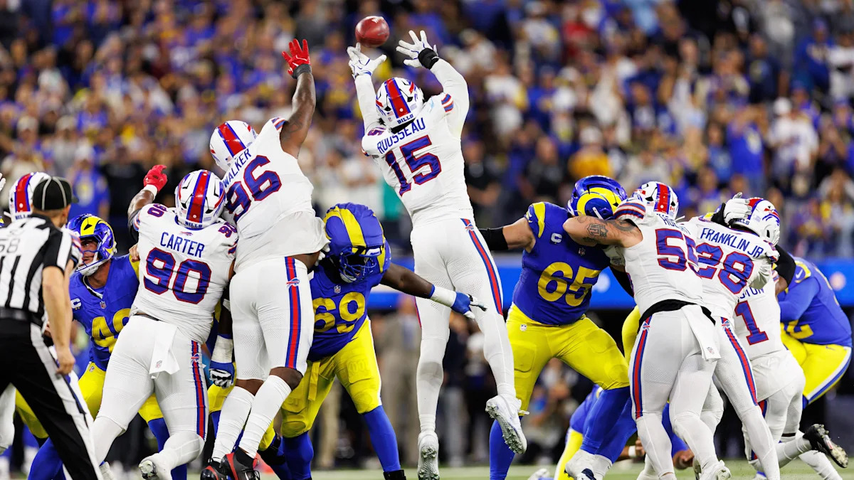 Times especiais dos Bills em ação contra os Rams.