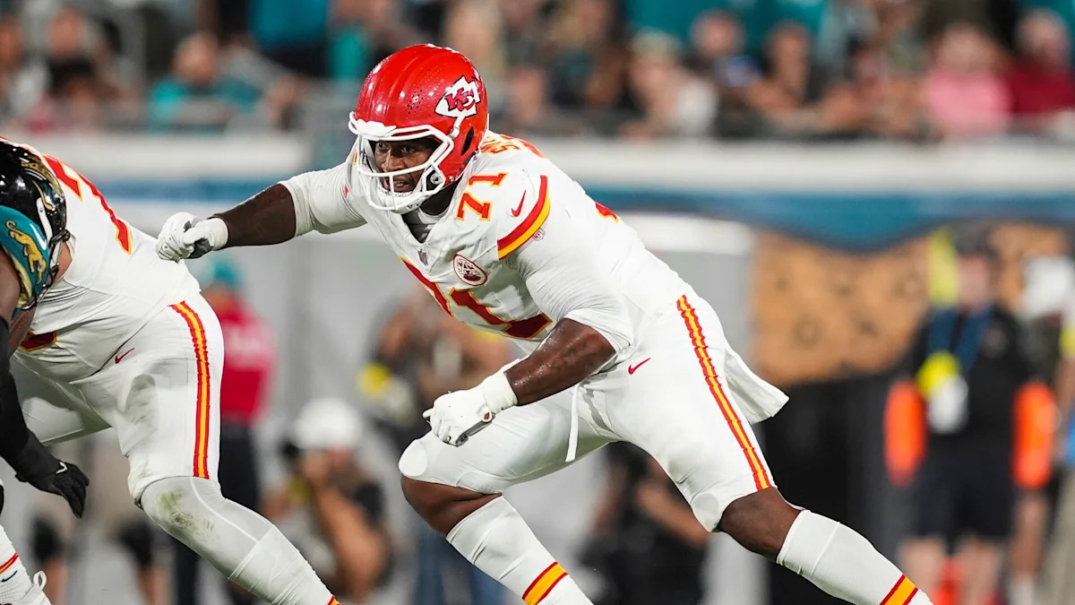 Josh Simmons em treino pelo Kansas City Chiefs.