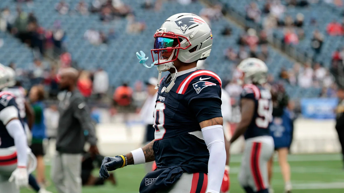 Christian Gonzalez em campo pelo New England Patriots.