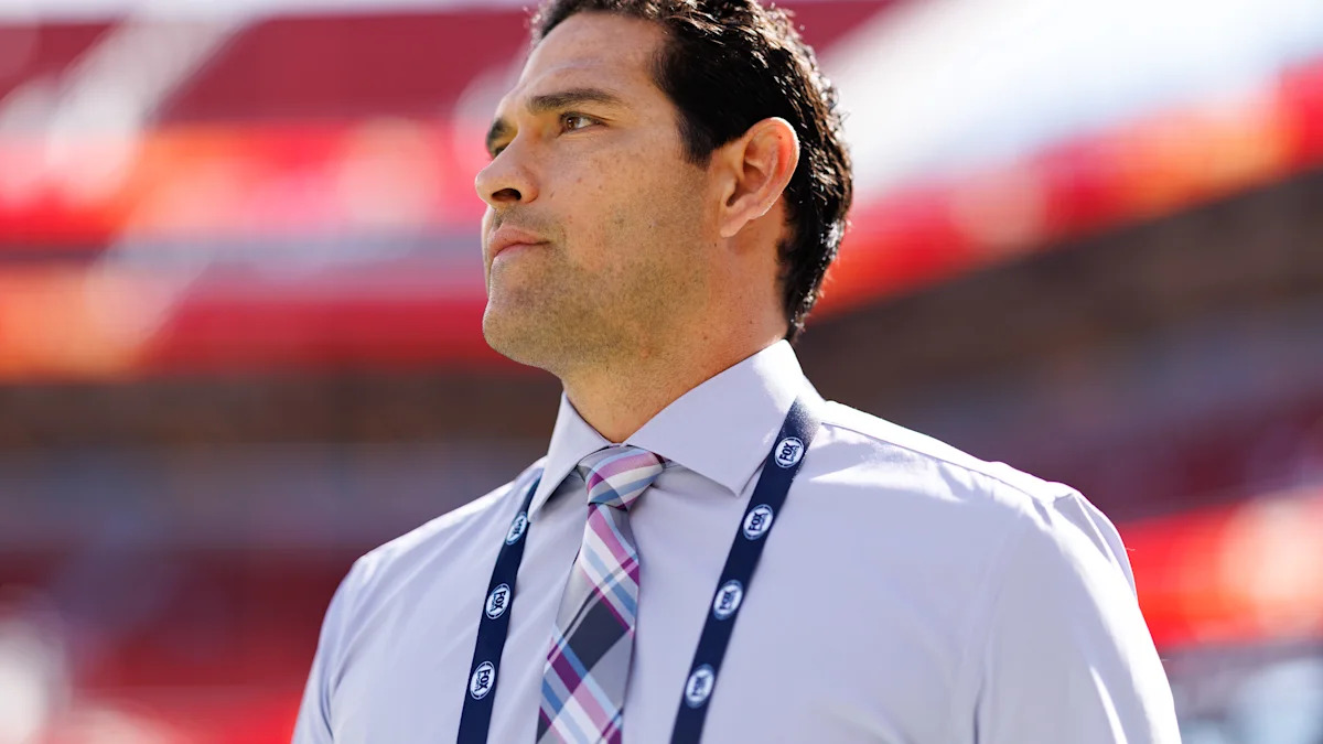 Mark Sanchez antes de Cardinals–49ers em 21 de setembro de 2025.