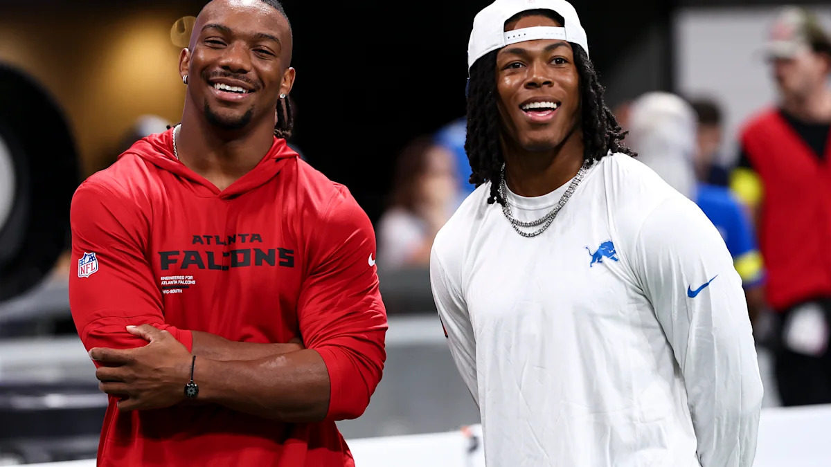 Bijan Robinson e Jahmyr Gibbs; destaques da classificação de running backs de fantasy.