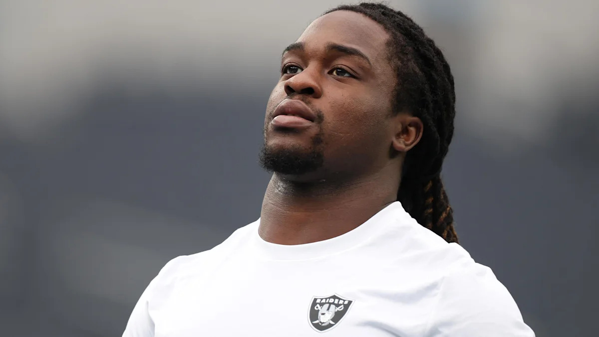 Ashton Jeanty durante atividade do Las Vegas Raiders.