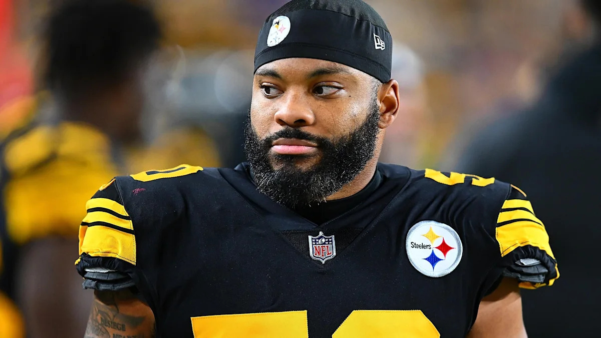 Elandon Roberts com uniforme do Pittsburgh Steelers.