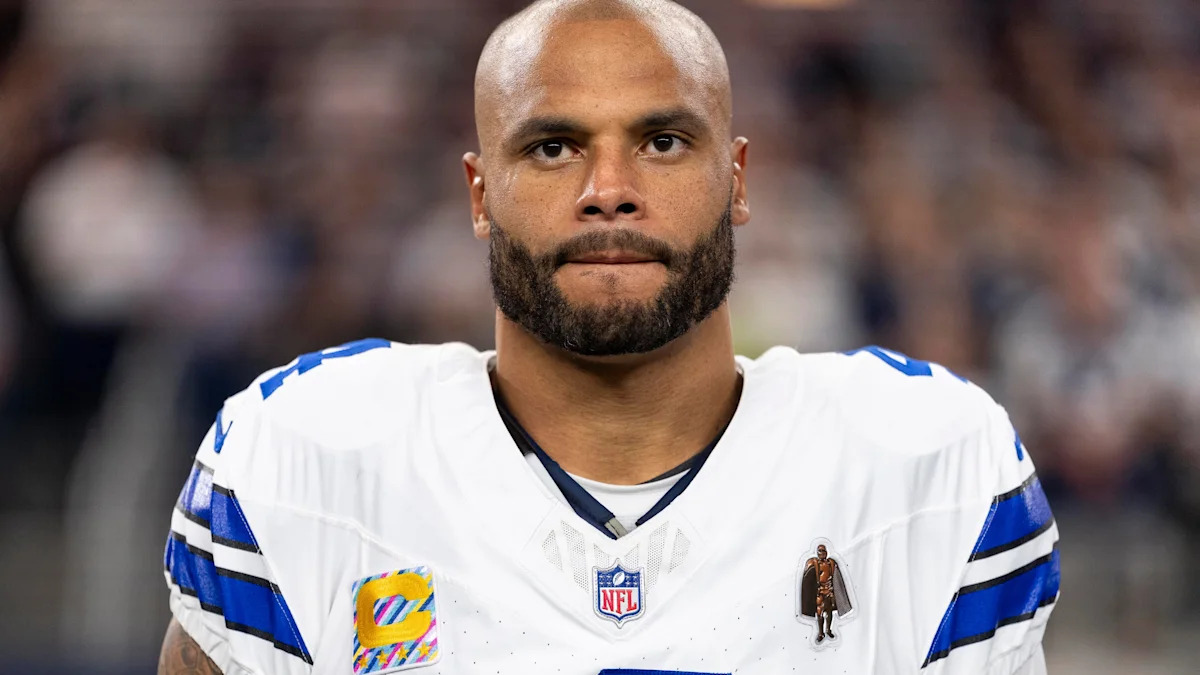 Dak Prescott com uniforme do Dallas Cowboys; imagem ilustrativa do contexto da equipe.