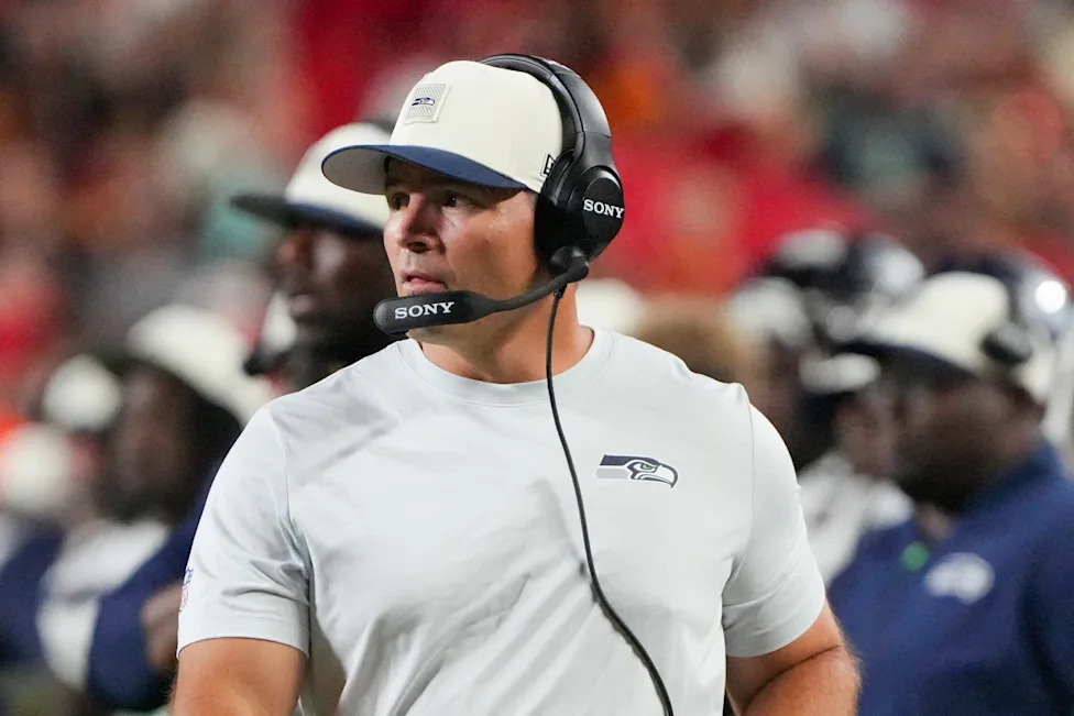 Sean Payton à beira do campo pelo Denver Broncos.