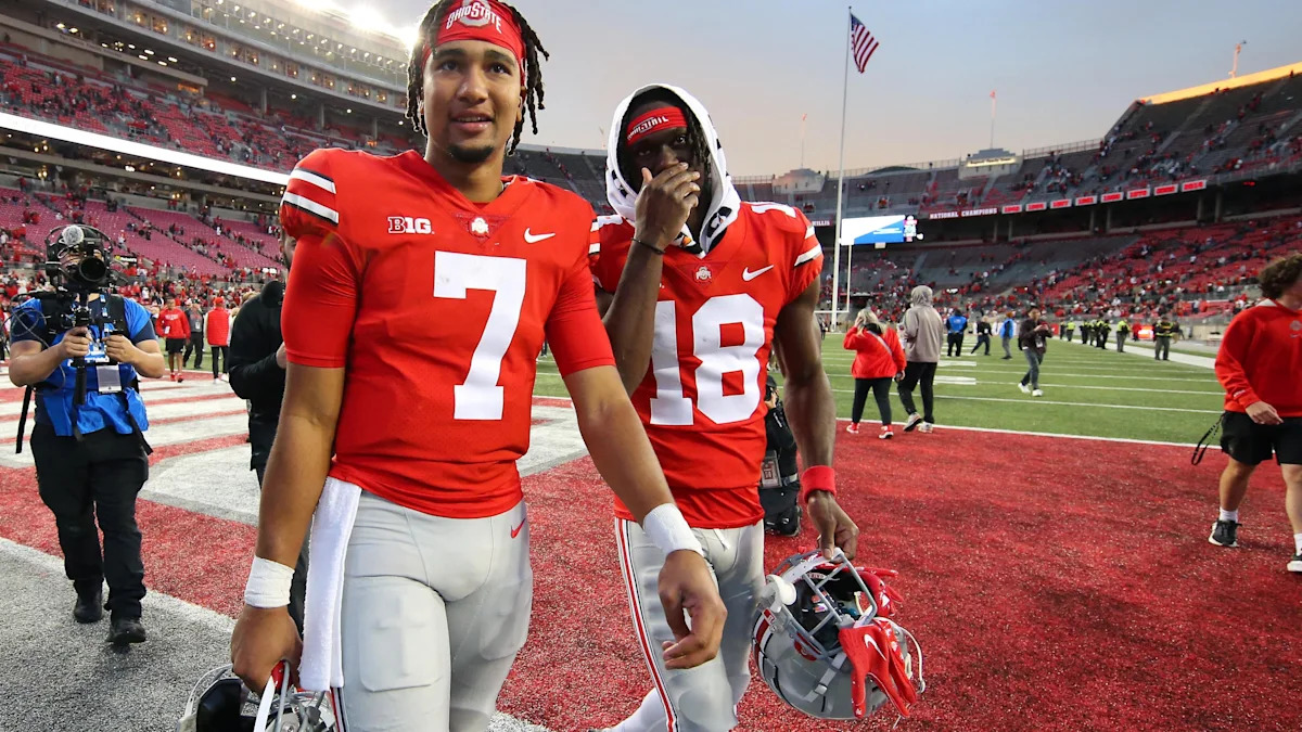 C.J. Stroud e Marvin Harrison Jr. comemoram por Ohio State em 1º de outubro de 2022; imagem de arquivo.