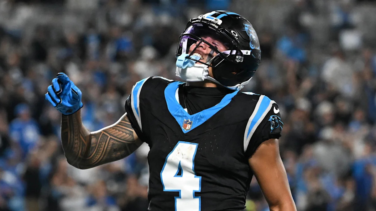 Tetairoa McMillan com uniforme dos Panthers; recebedor integra o ranking da Semana 6.