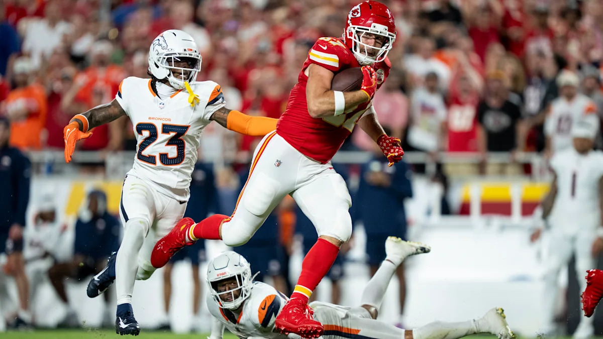 Patrick Mahomes em ação pelos Chiefs contra os Raiders; imagem ilustrativa da análise da AFC.