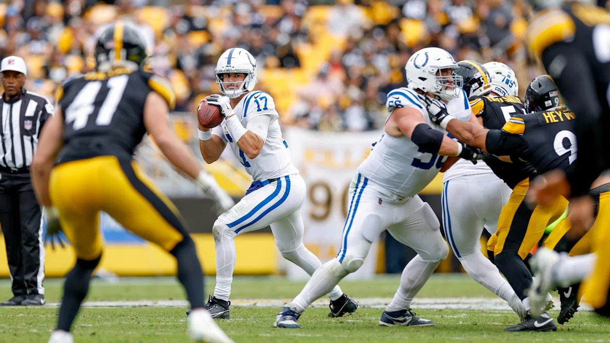 Daniel Jones no ataque dos Colts contra os Steelers em 11 de outubro de 2026.