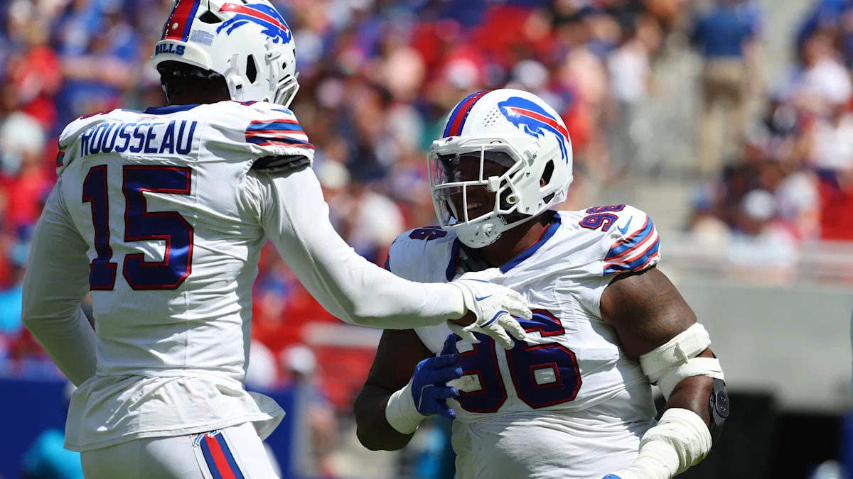 Gregory Rousseau e Deone Walker comemoram pelos Bills; dupla é destaque da prévia contra os Raiders.