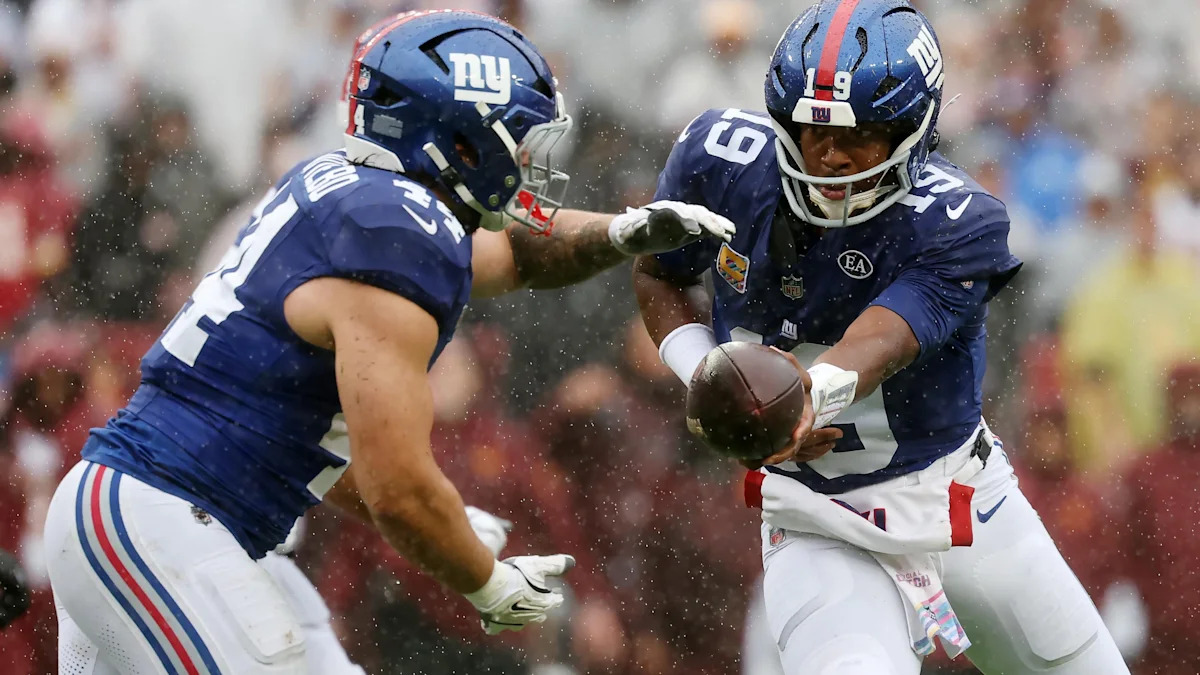 Malik Nabers recebe passe em treino dos Giants.