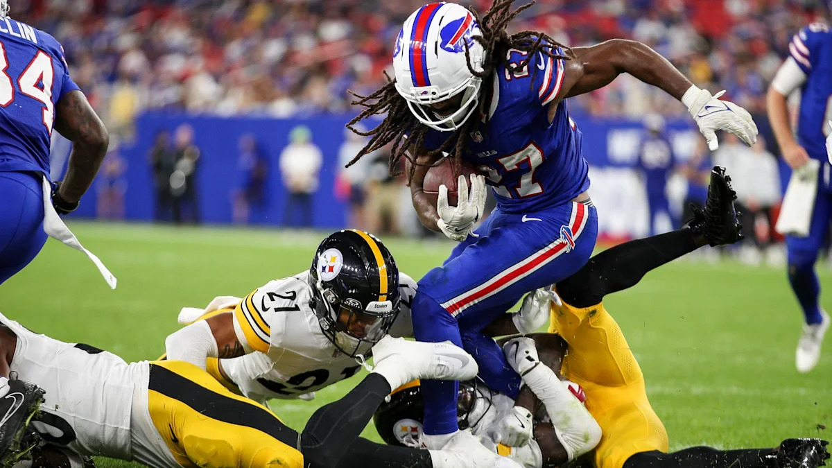 Ian Wheeler corre pelos Bills contra os Steelers na pré-temporada, em 27 de agosto de 2026.