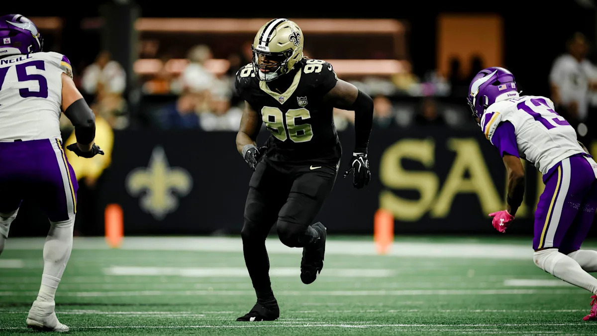Jogador dos Saints em campo contra os Vikings; imagem ilustrativa do levantamento de cotações.