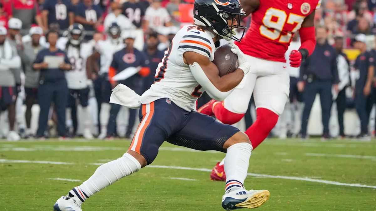DeAndre Carter retorna um chute pelos Bears contra os Chiefs em 22 de agosto de 2024; imagem de arquivo.