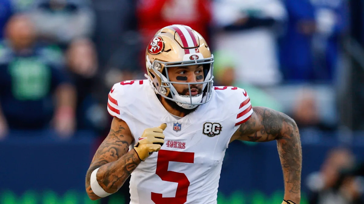 Mike Evans com uniforme dos 49ers; recebedor não treinou na quinta-feira.