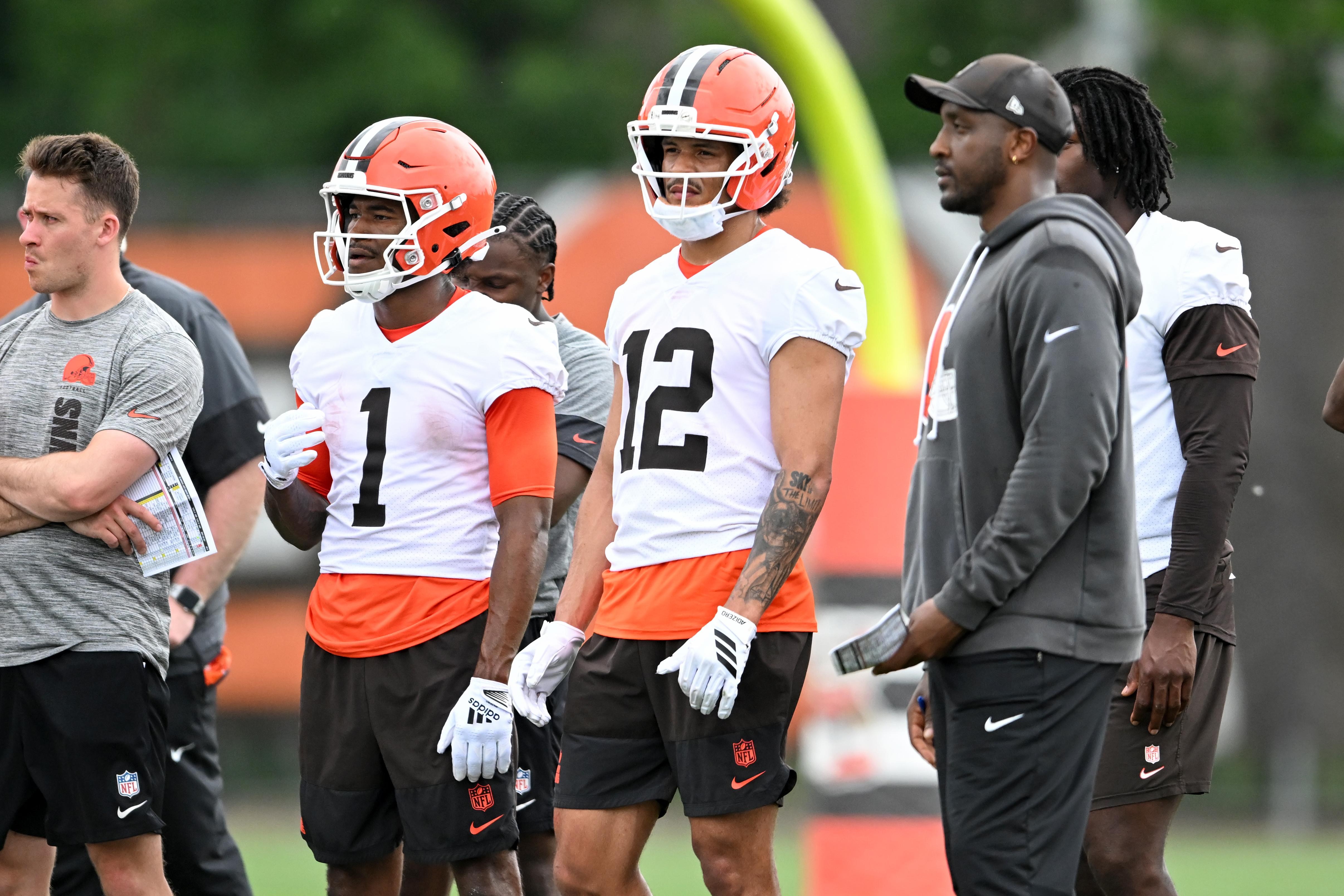 Jogadores dos Browns participam de um treino.