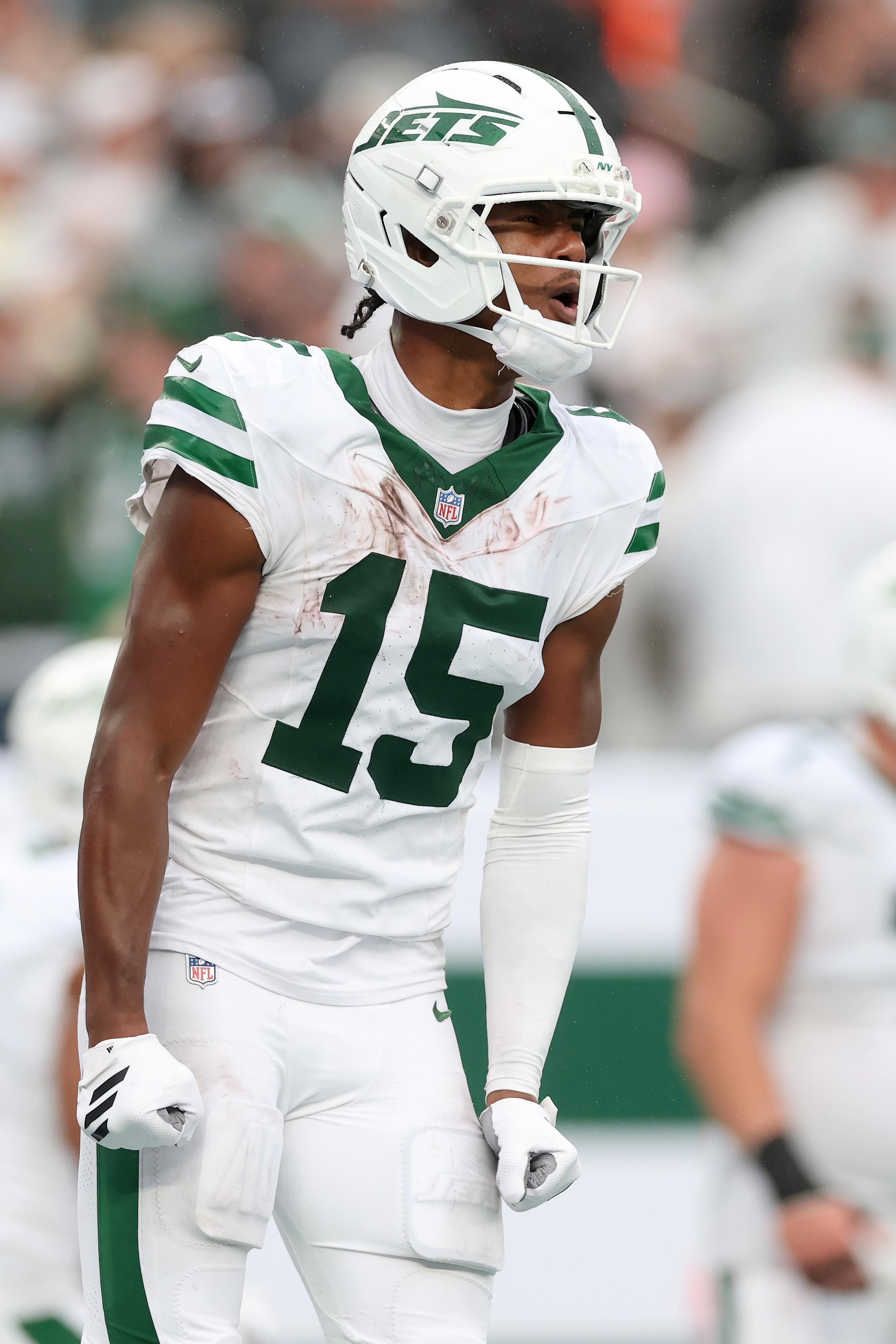 Wide receiver dos Jets durante uma atividade.