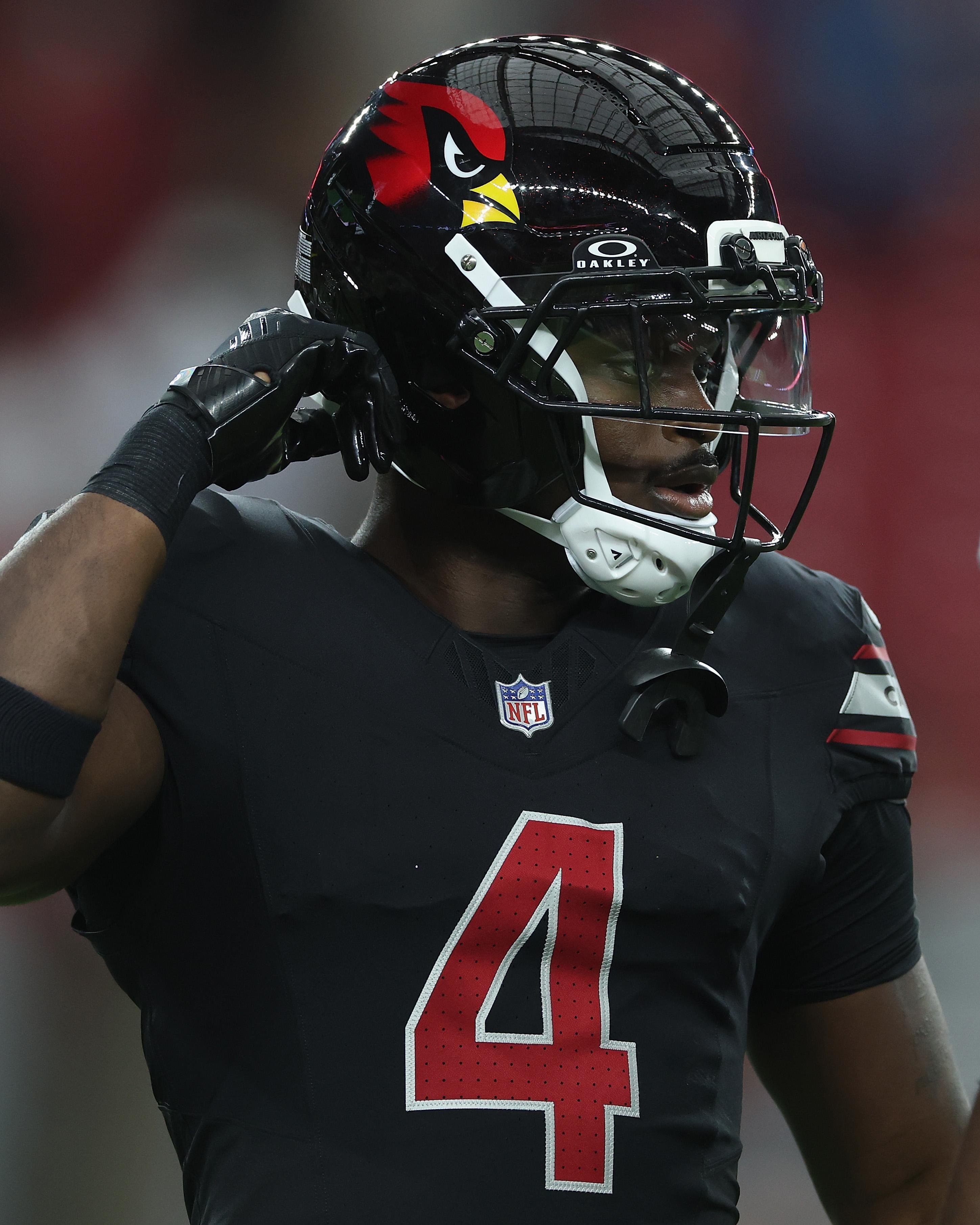 Jeremiyah Love aquece pelos Cardinals antes do jogo contra os Lions, em 11 de outubro de 2026.
