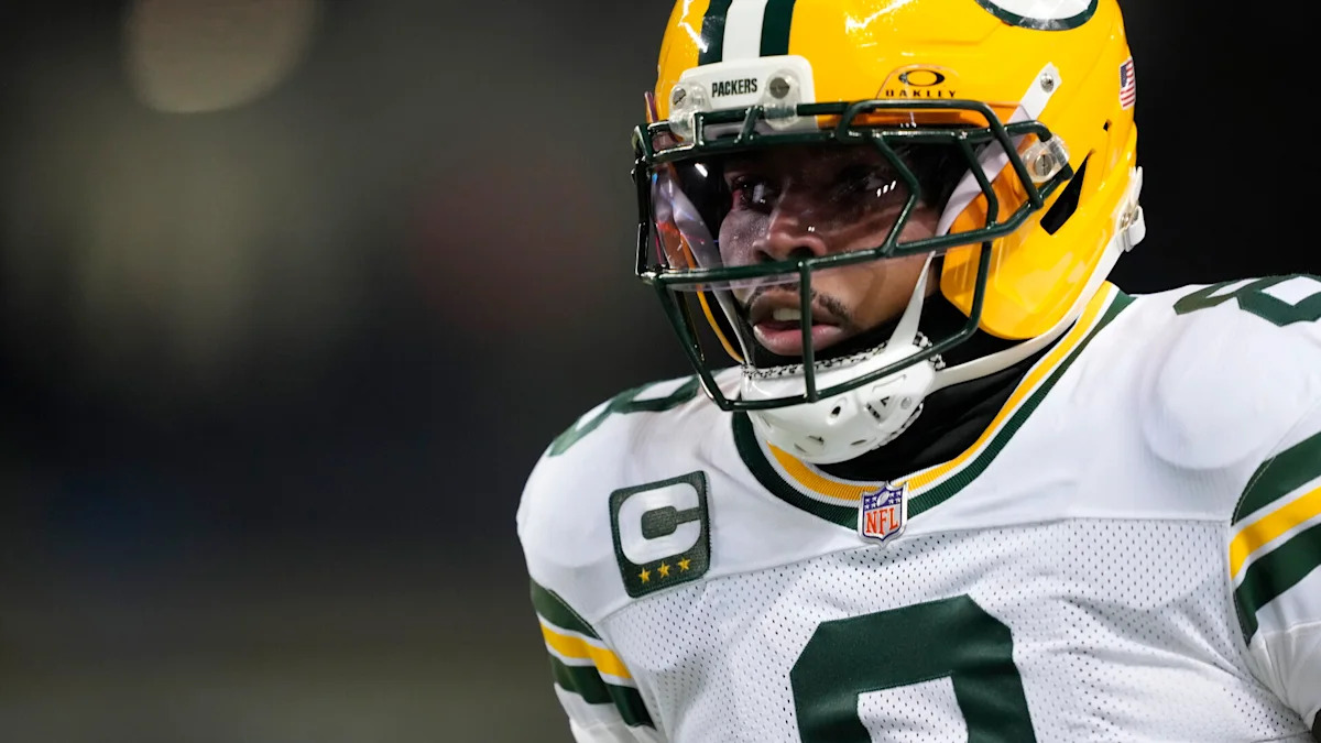 Josh Jacobs com uniforme dos Packers; running back poderá sair da lista de isentos na segunda-feira.