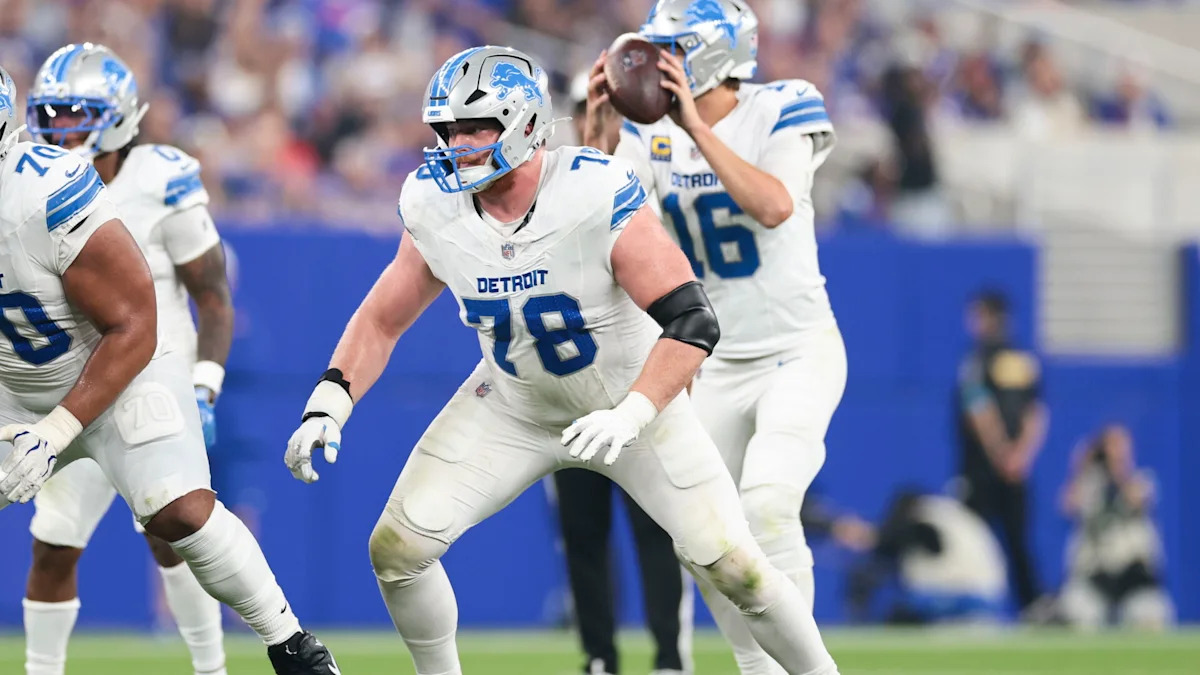 Ben Bartch em ação com uniforme dos Lions; jogador foi colocado na lista de lesionados.