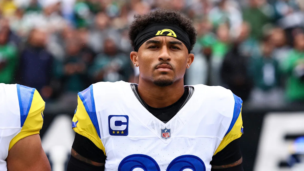 Trent McDuffie com uniforme dos Rams; cornerback é dúvida para enfrentar os Cardinals.