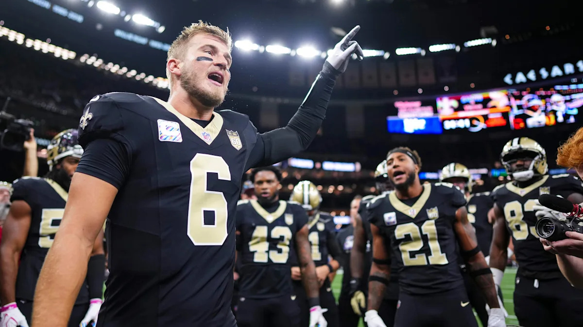 Tyler Shough com os Saints antes de enfrentar os Vikings em 11 de outubro de 2026.
