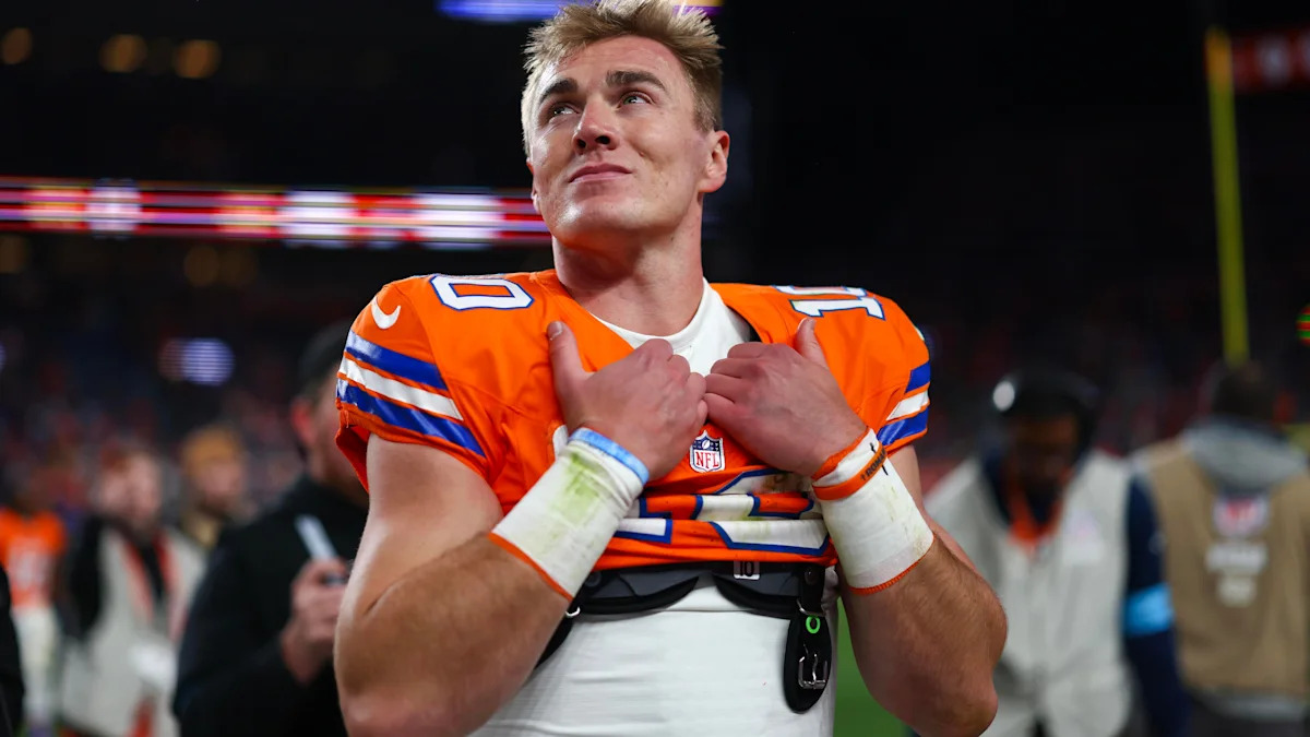 Bo Nix reage após a vitória dos Broncos sobre os Seahawks.