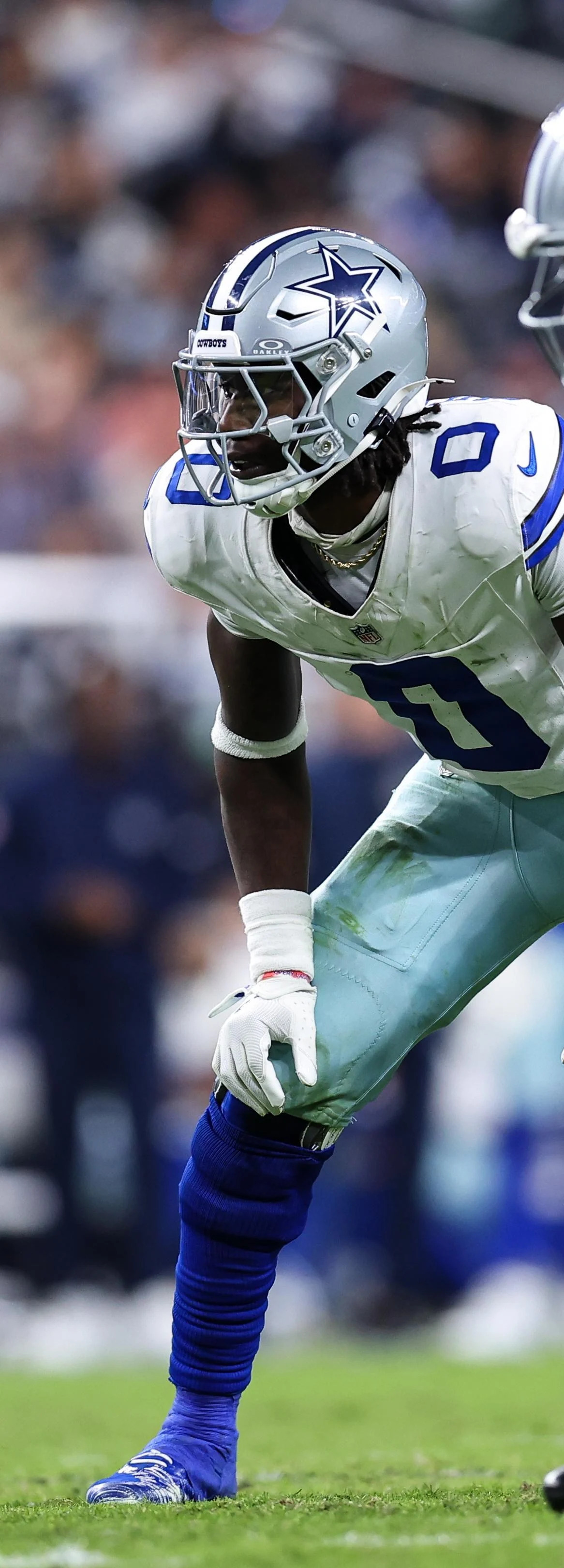 Jogador dos Cowboys em campo; imagem ilustrativa do relatório de lesões de Dallas.