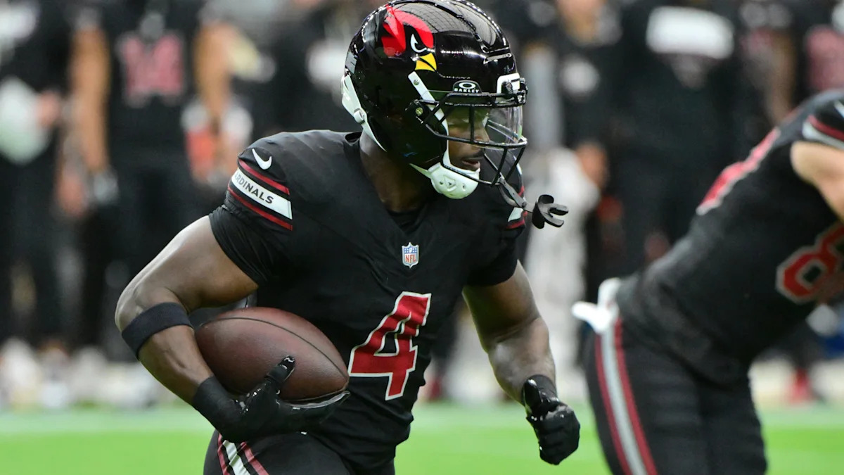 Jeremiyah Love carrega a bola pelos Cardinals; running back ficará fora da Semana 6.