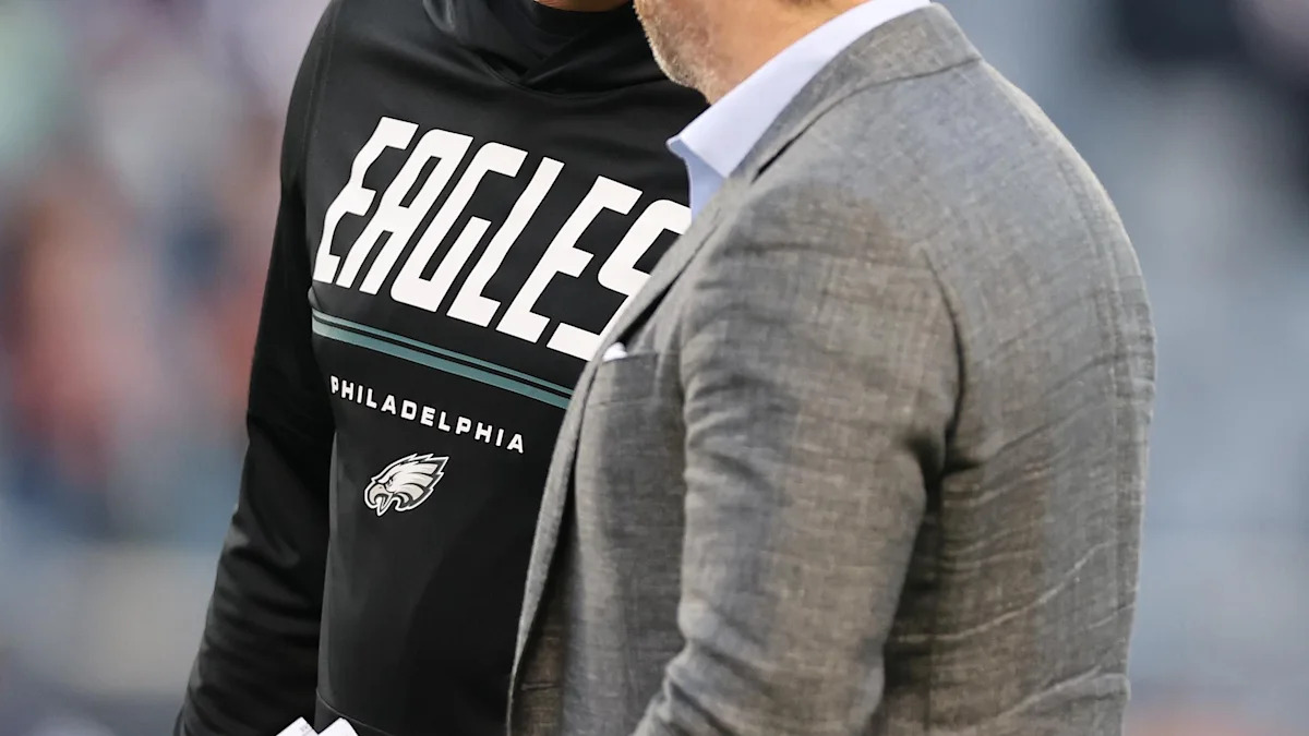 Integrantes dos Eagles conversam antes de uma partida.