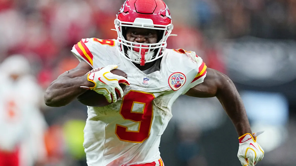 Running back dos Kansas City Chiefs em campo.