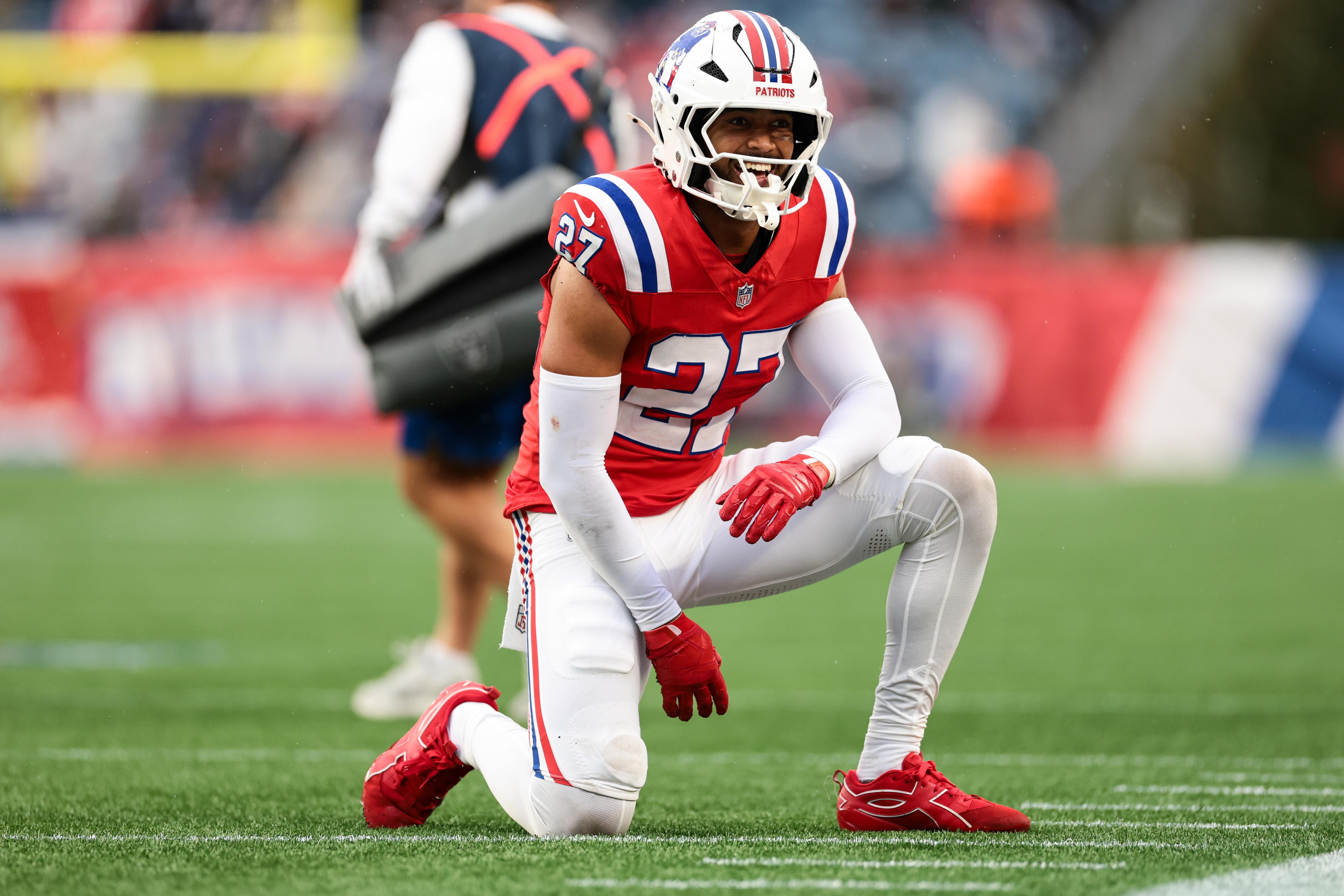 Elliott Davison, safety do New England Patriots, durante partida contra o Las Vegas Raiders em 11 de outubro de 2026.
