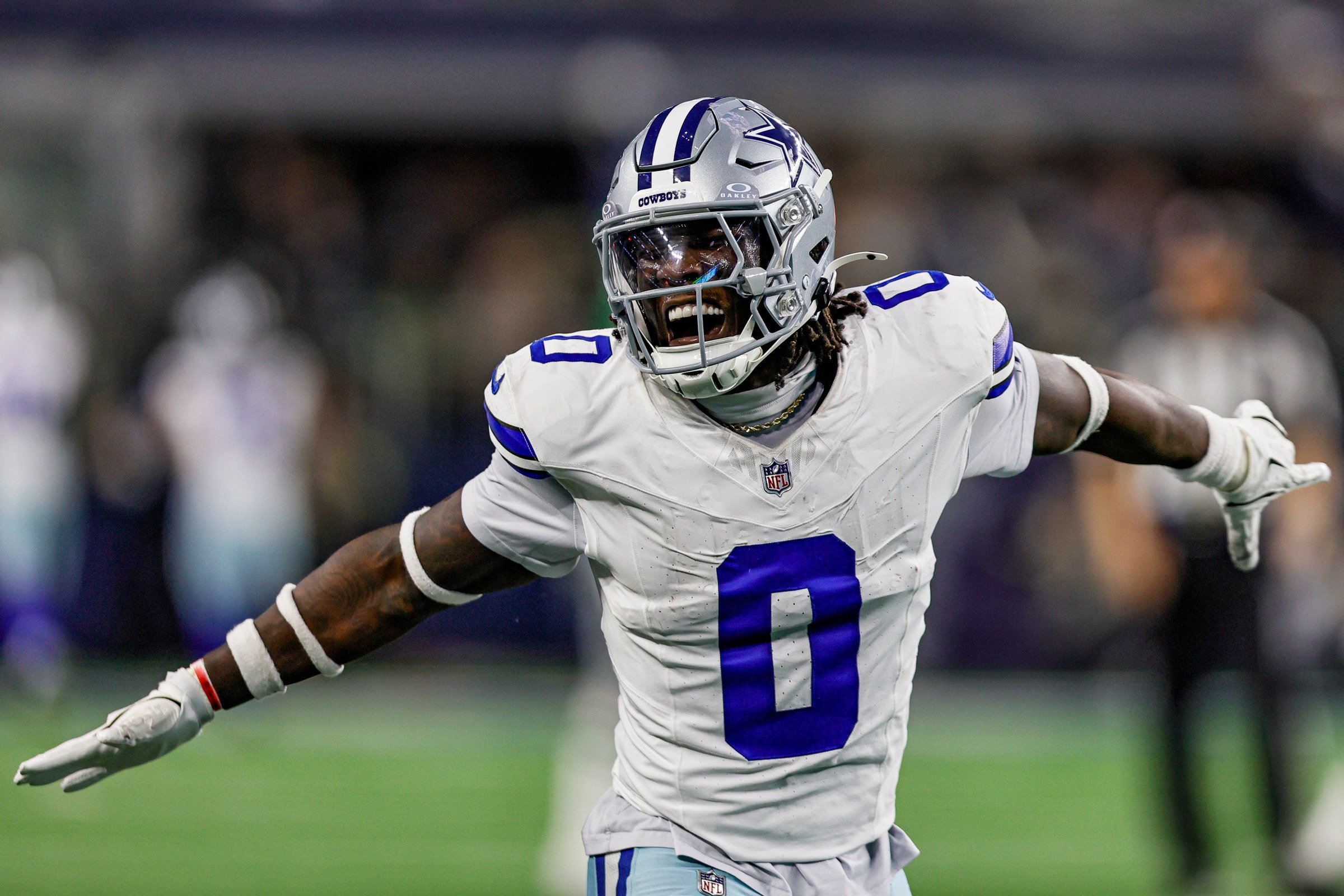 Jogador do Dallas Cowboys em ação durante uma partida da temporada 2026.