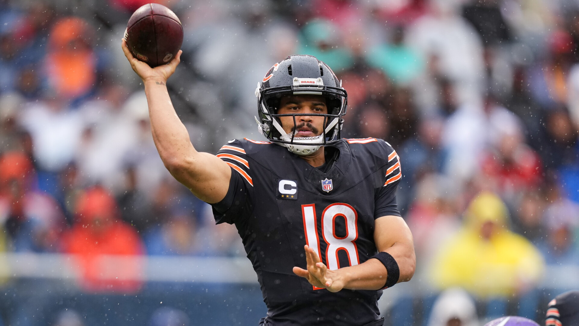 Caleb Williams, quarterback do Chicago Bears, em ação pela equipe.