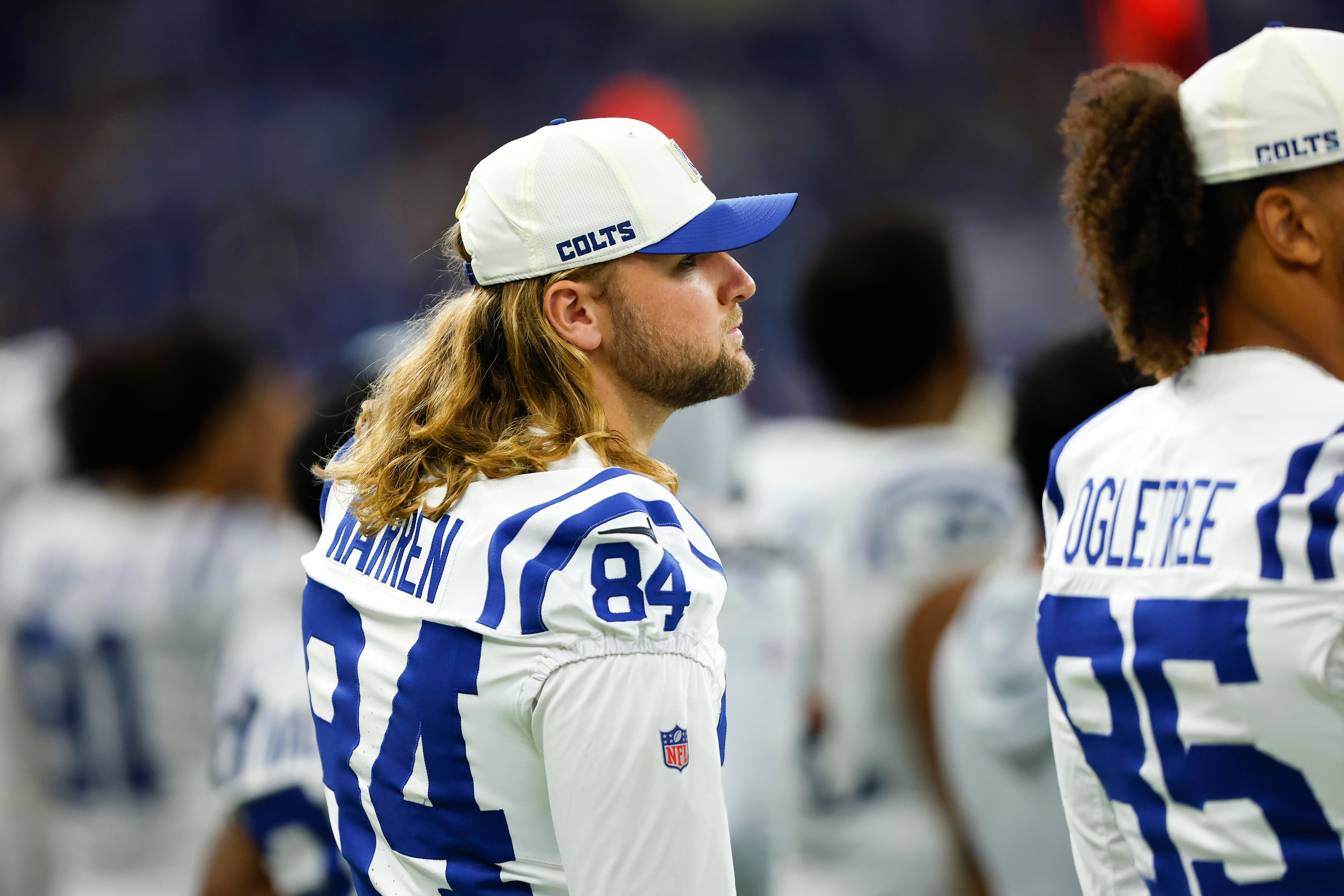 Tyler Warren, camisa 84 do Indianapolis Colts, acompanha partida de pré-temporada em 29 de agosto de 2026.