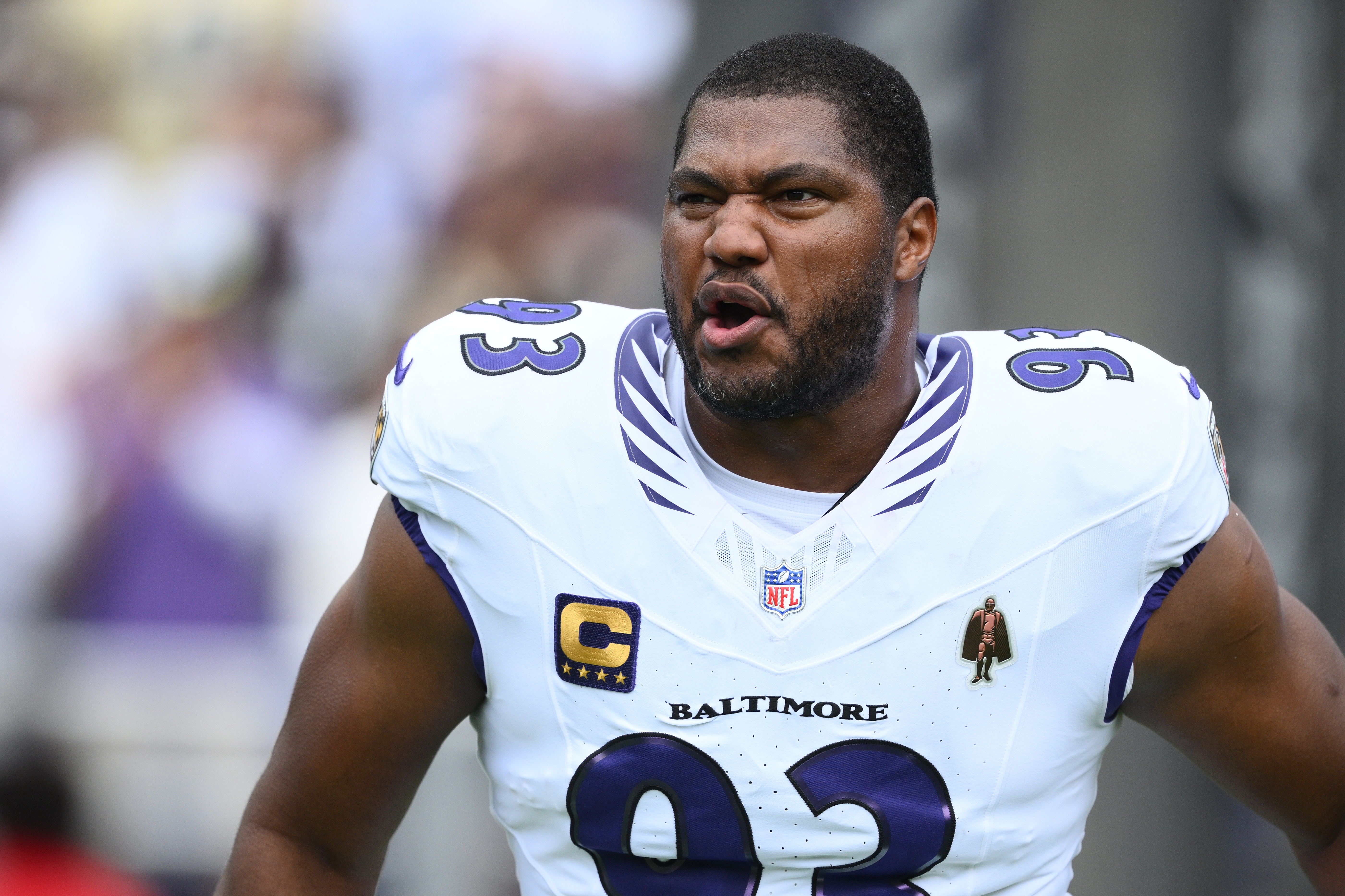 Calais Campbell com o uniforme do Baltimore Ravens.