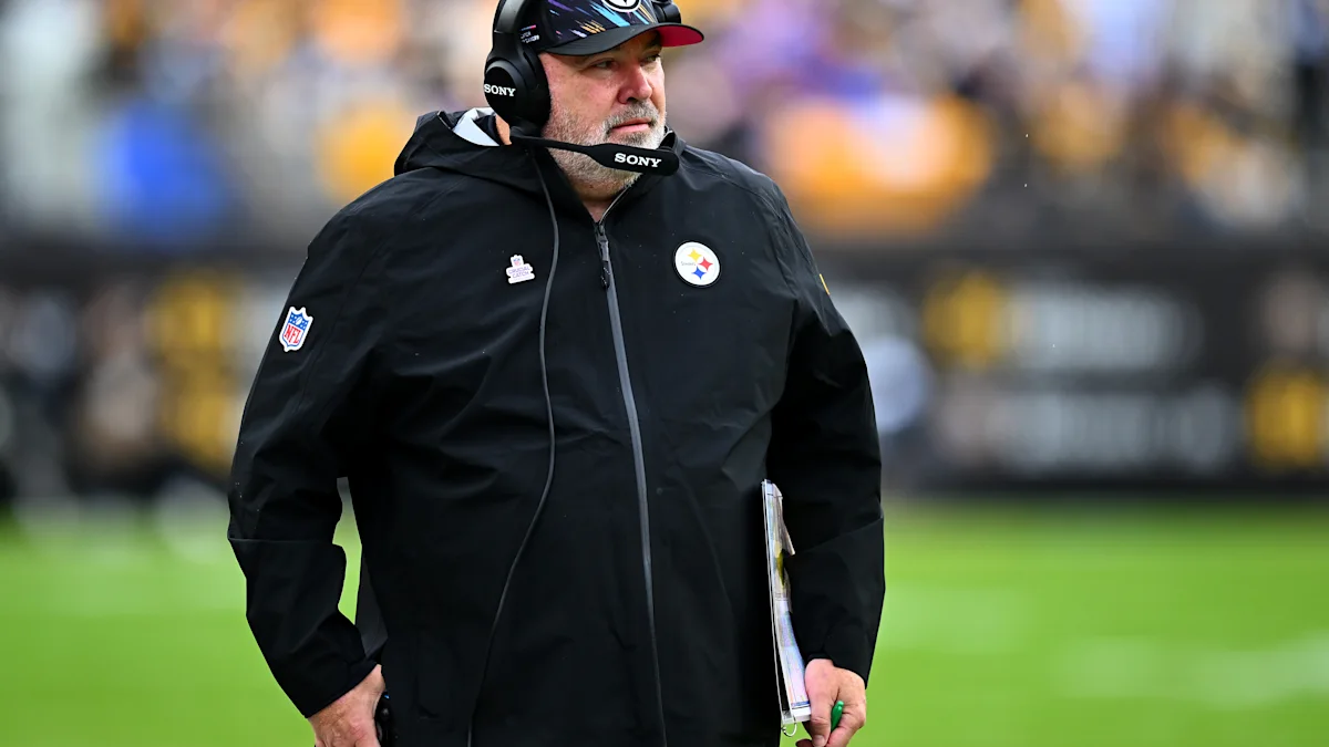 Mike McCarthy, técnico do Pittsburgh Steelers, durante o jogo contra o Indianapolis Colts em outubro de 2026.