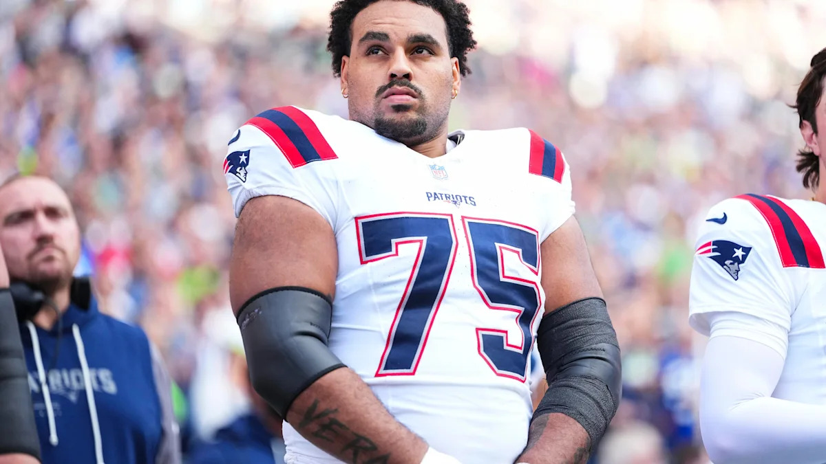Alijah Vera-Tucker, do New England Patriots, antes do jogo contra o Seattle Seahawks em setembro de 2026.